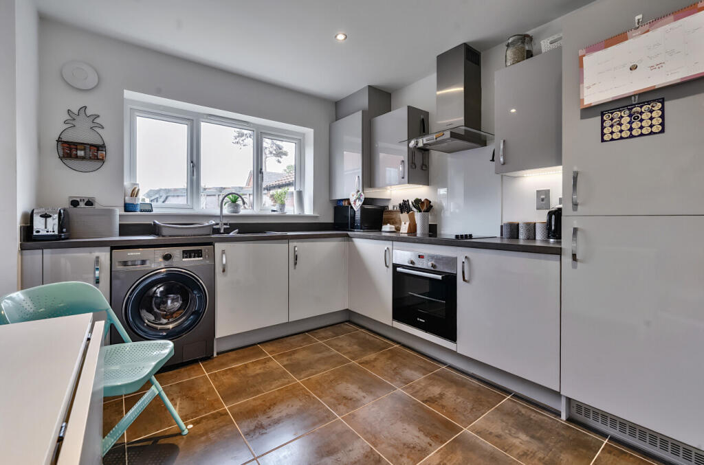 1297135-7-682f9a9...