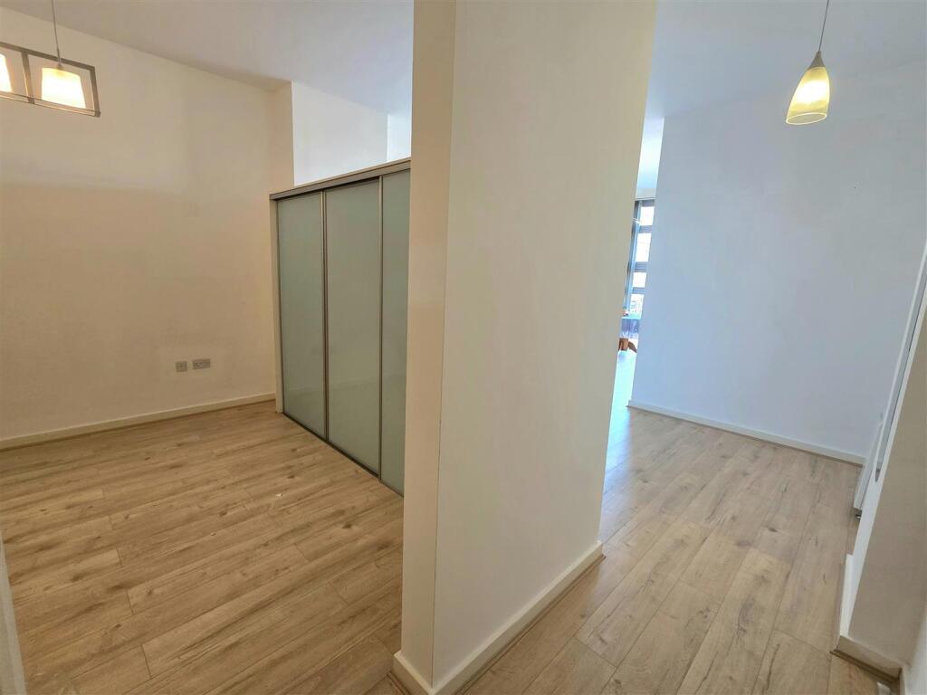 Hallway/Bedroom