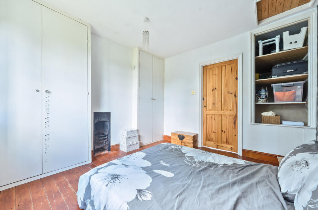 1305724-19-684993...