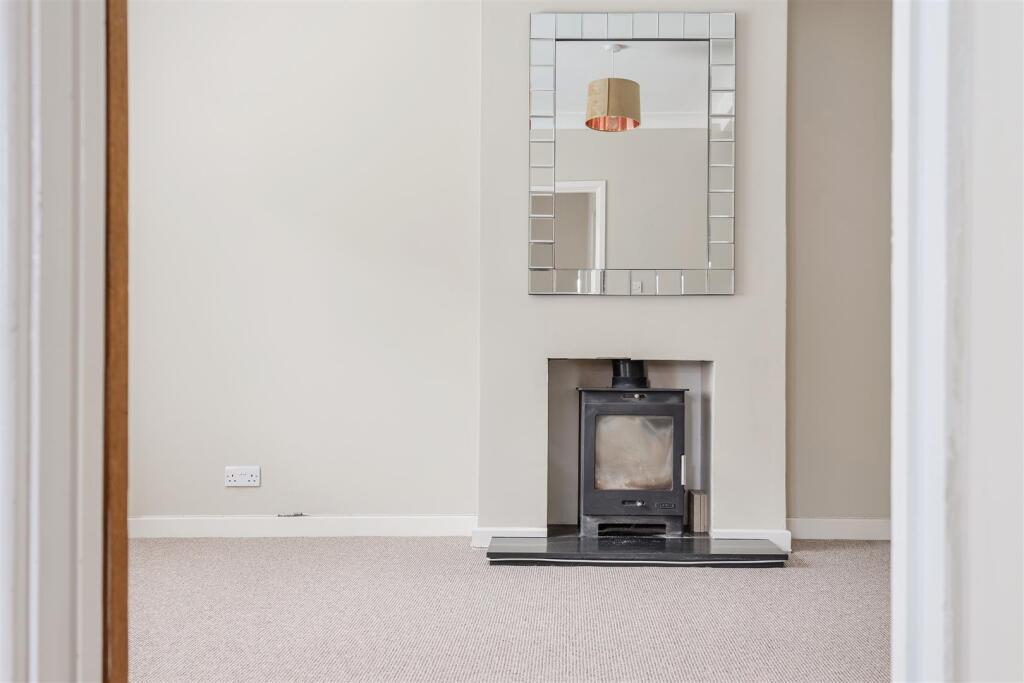 ASHURST ROAD, 86 (2).jpg