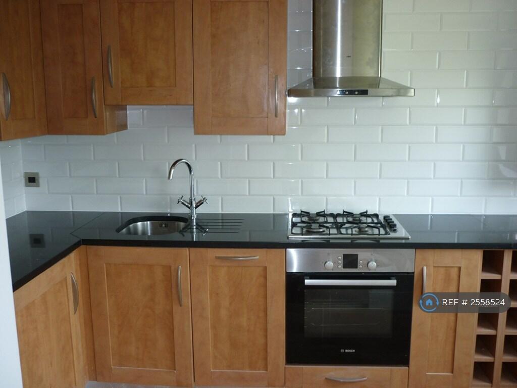 Fitted Kitchen With Appliances