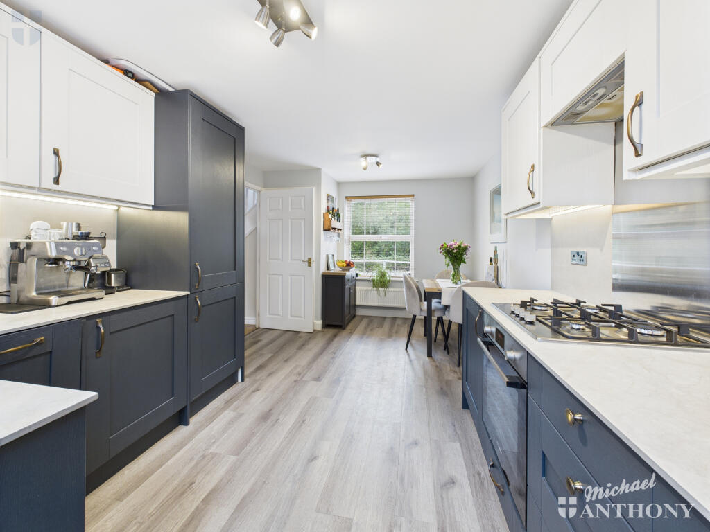 CAM03852G0-PR0392-STILL001