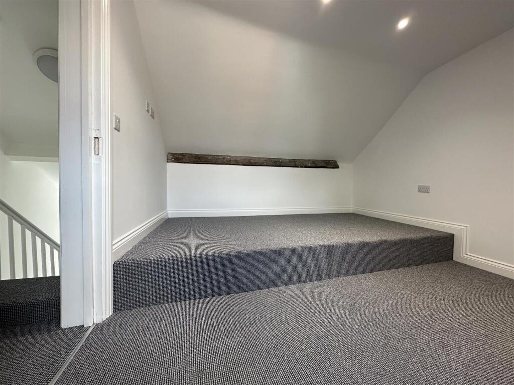 Bedroom 5 IV.jpg