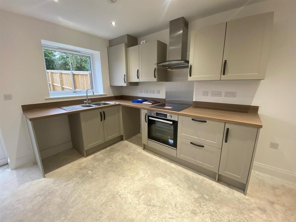 KITCHEN 2.jpg