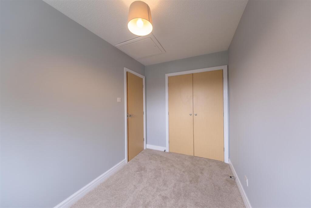 38 Foxhill Close-013.jpg