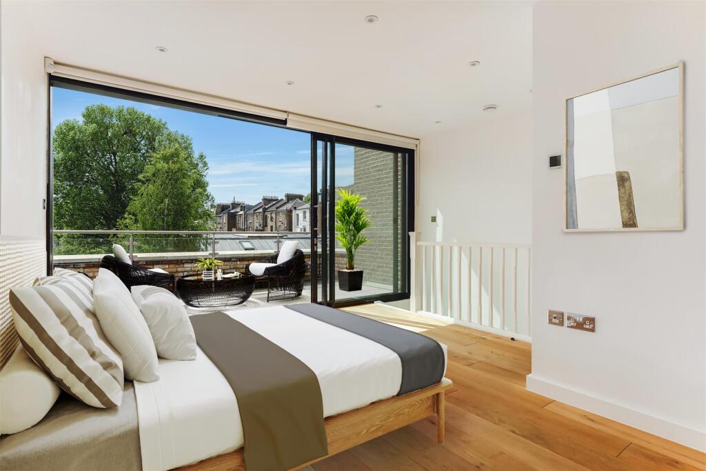 master-bedroom-Wilton-Way-26-1-2nd-view complete.j