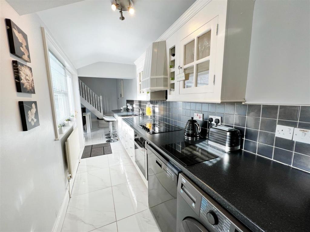 Kitchen pic 3.jpg