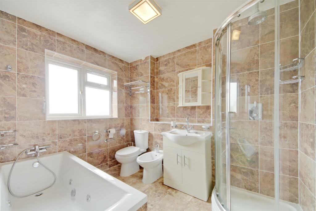 Family Bathroom.jpg