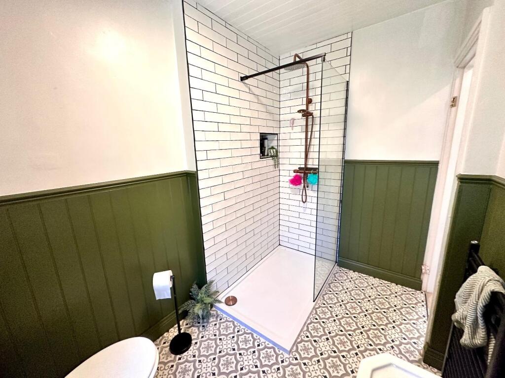 SHOWER ROOM