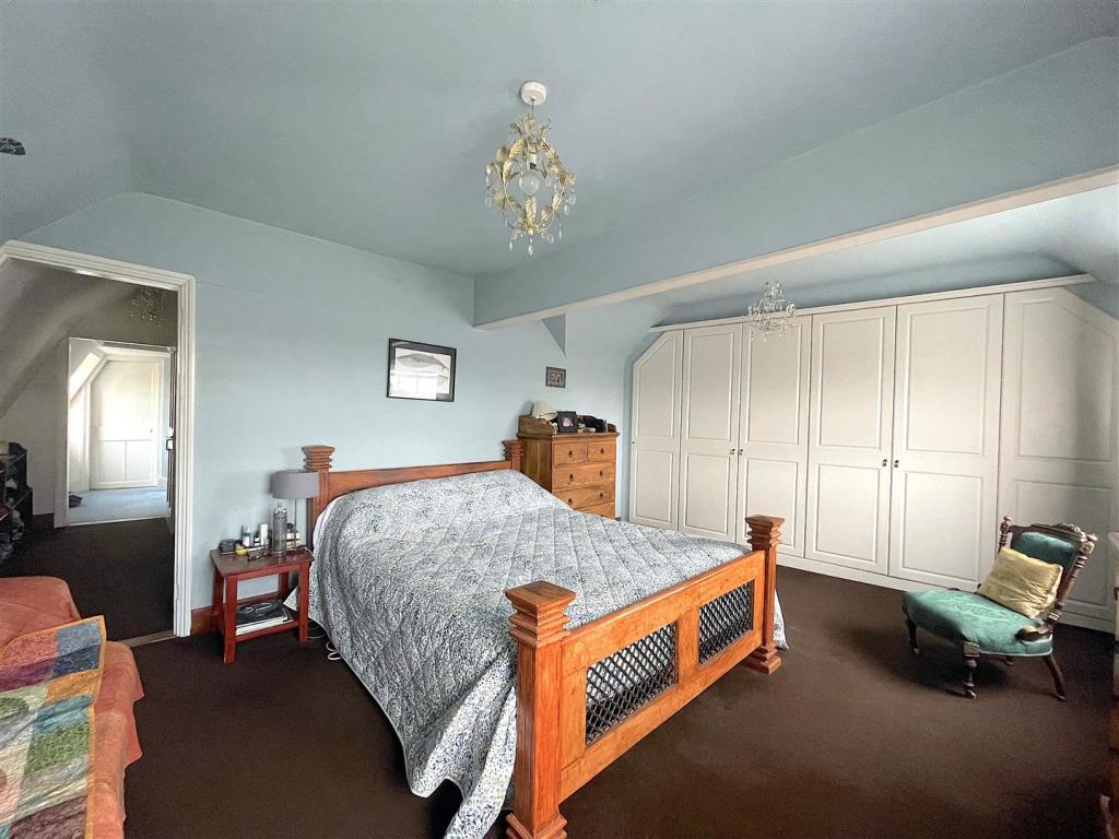 Bedroom One (2).jpeg
