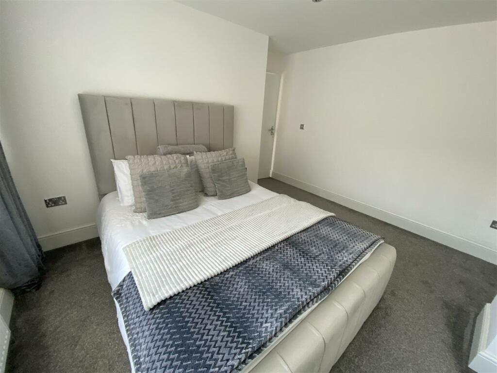 Bedroom no.1 front double: