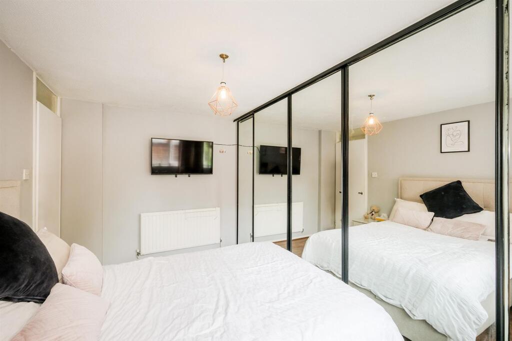 Mapleton Road E4