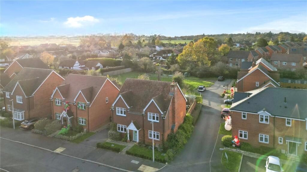 Simonds Grove, Spencers Wood, Reading, Berkshire, RG7