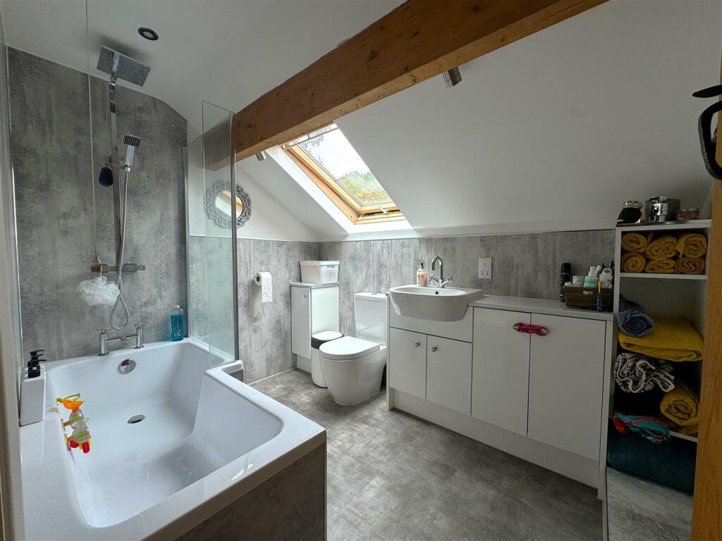 cottage Bathroom.jpg