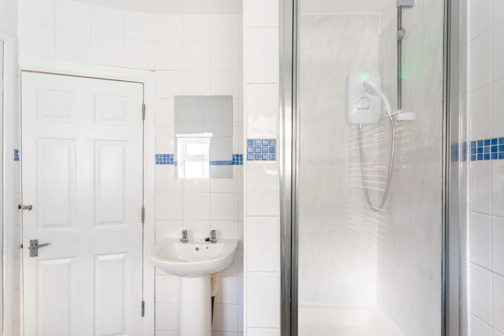 bathroom (3).jpg