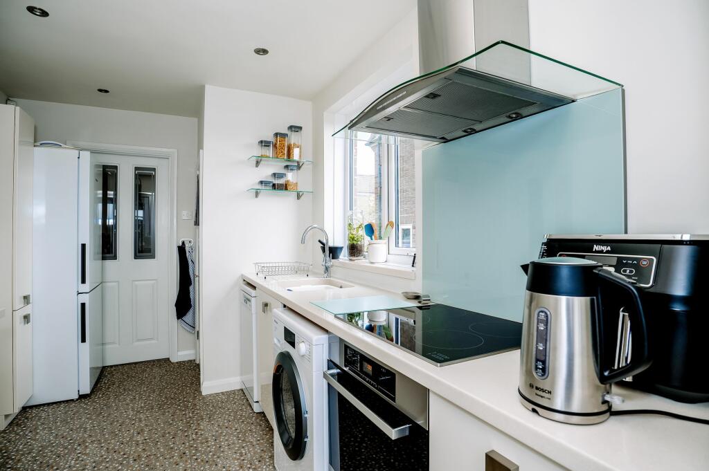 KITCHEN DINER AND LOUNGE