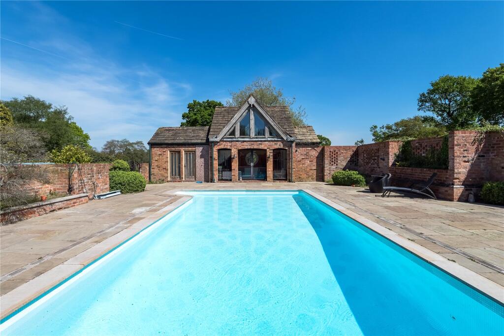 Pool &amp; Pool House