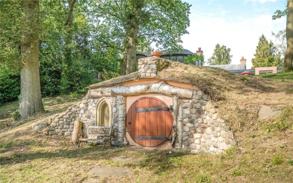 Hobbit House