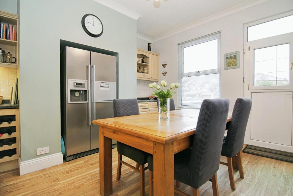 KITCHEN / DINER