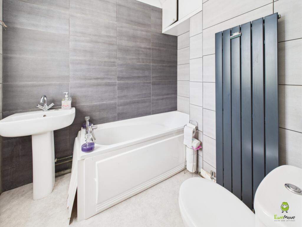 Presented by Clinton at EweMove Bexleyheath and Da
