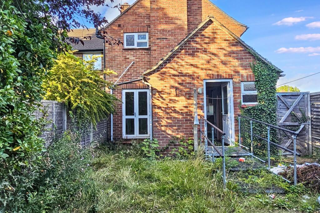 2 Montrose Way, Datchet, Slough SL3 9ND