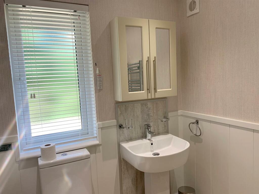 MASTER BEDROOM EN SUITE