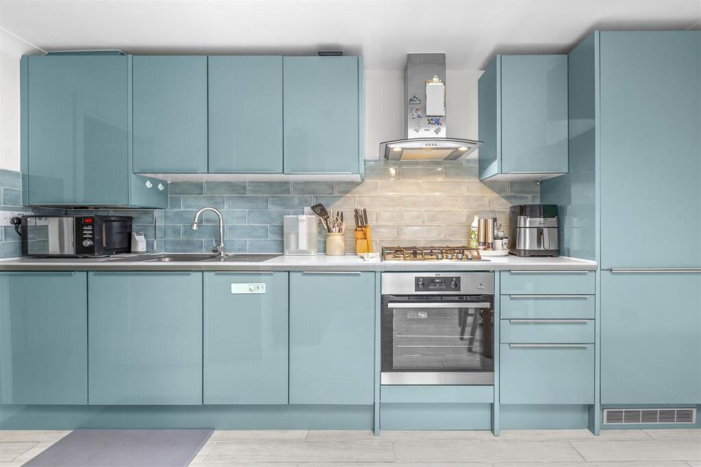 Flat 8, Buckingham Place, Bellfield Rd, HP13 5HW-6