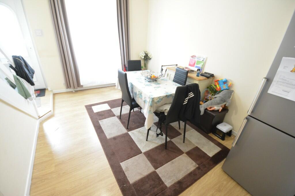 Dining Area: