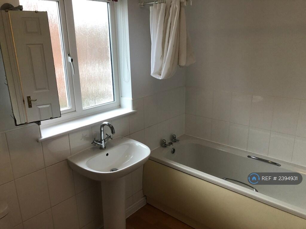 Bathroom (1) - First Floor Ph(4)