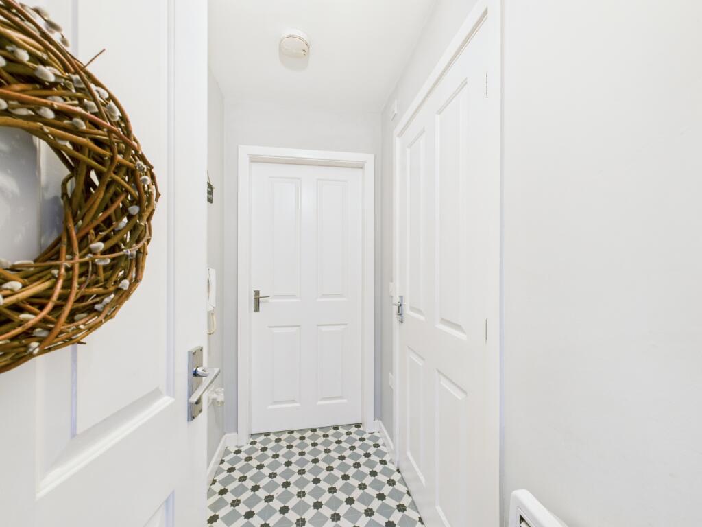 CAM03729G0-PR0187-STILL012