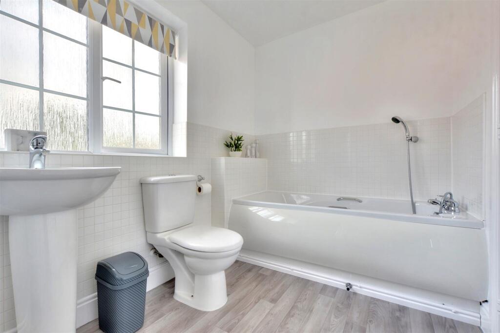 Ensuite.jpeg