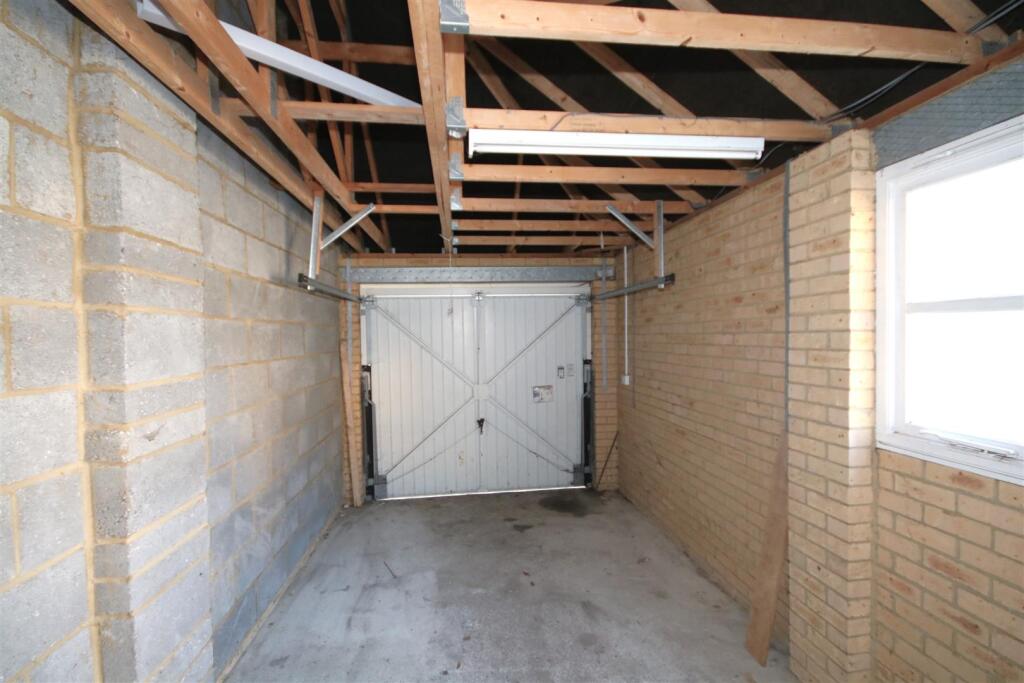 Garage a.JPG