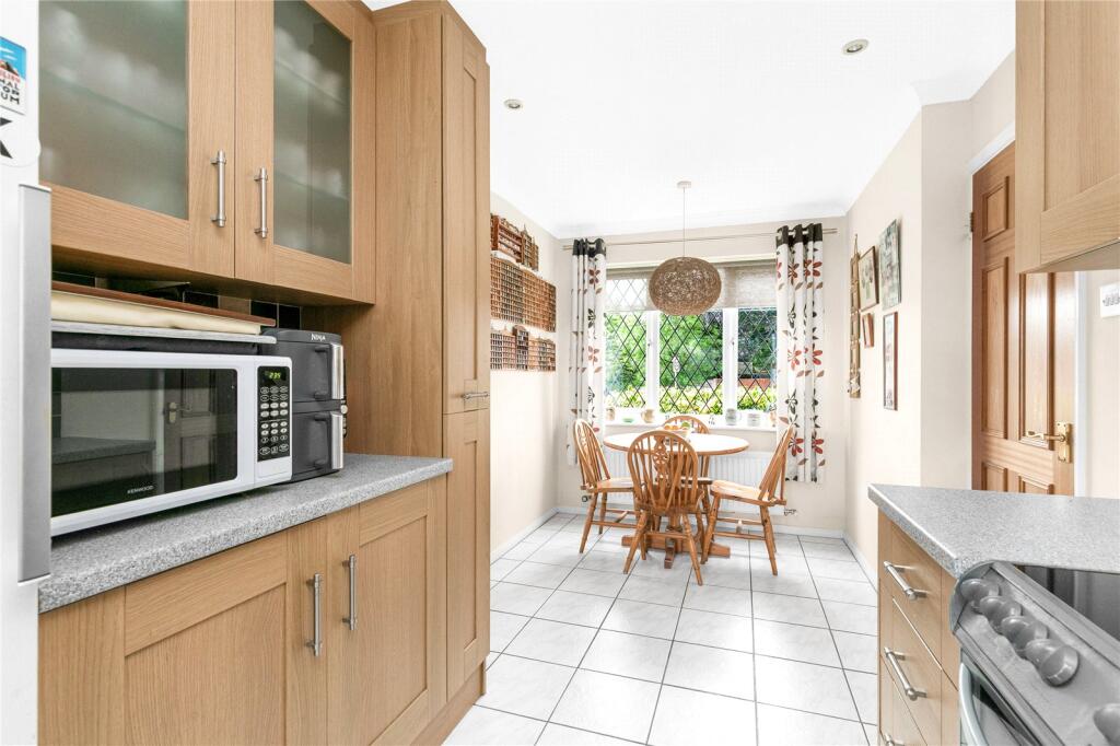 Kitchen &amp; Breakfast