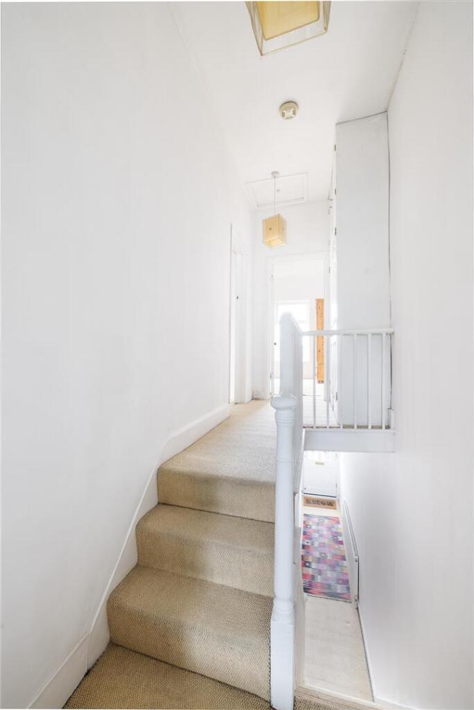Mulberry Way, E18
