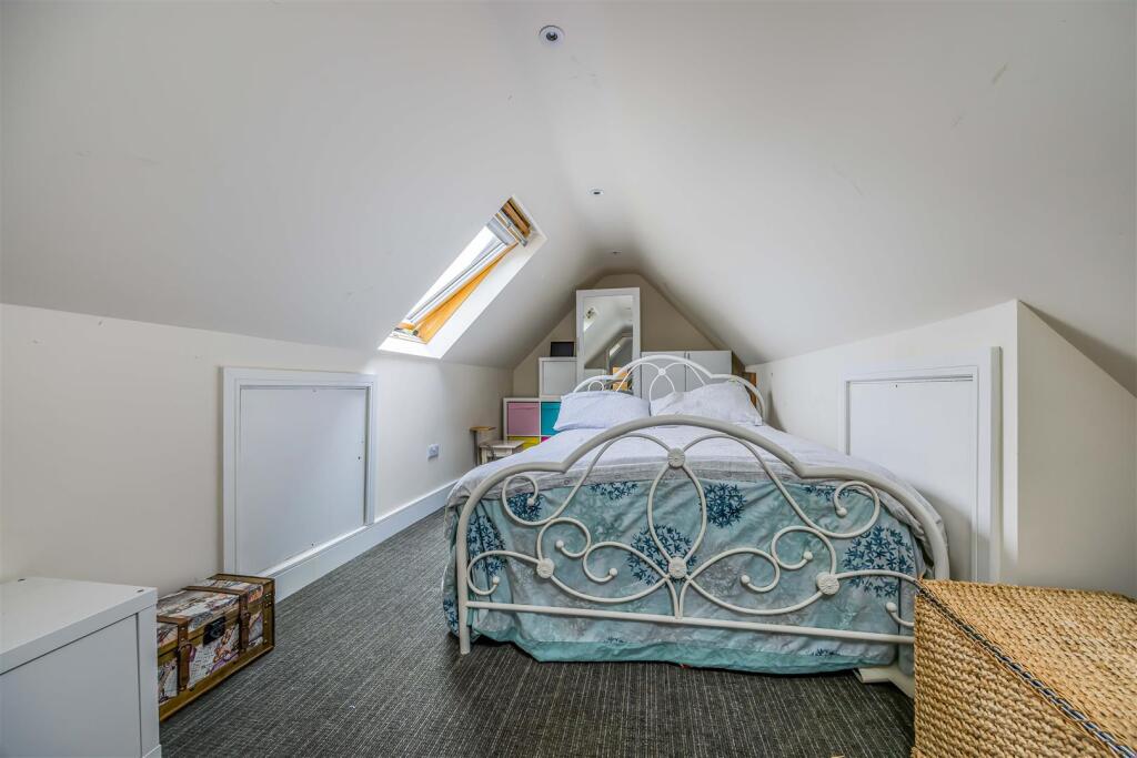 2 Firpiece, Forestside Road, Rowland¿s Castle-Smal