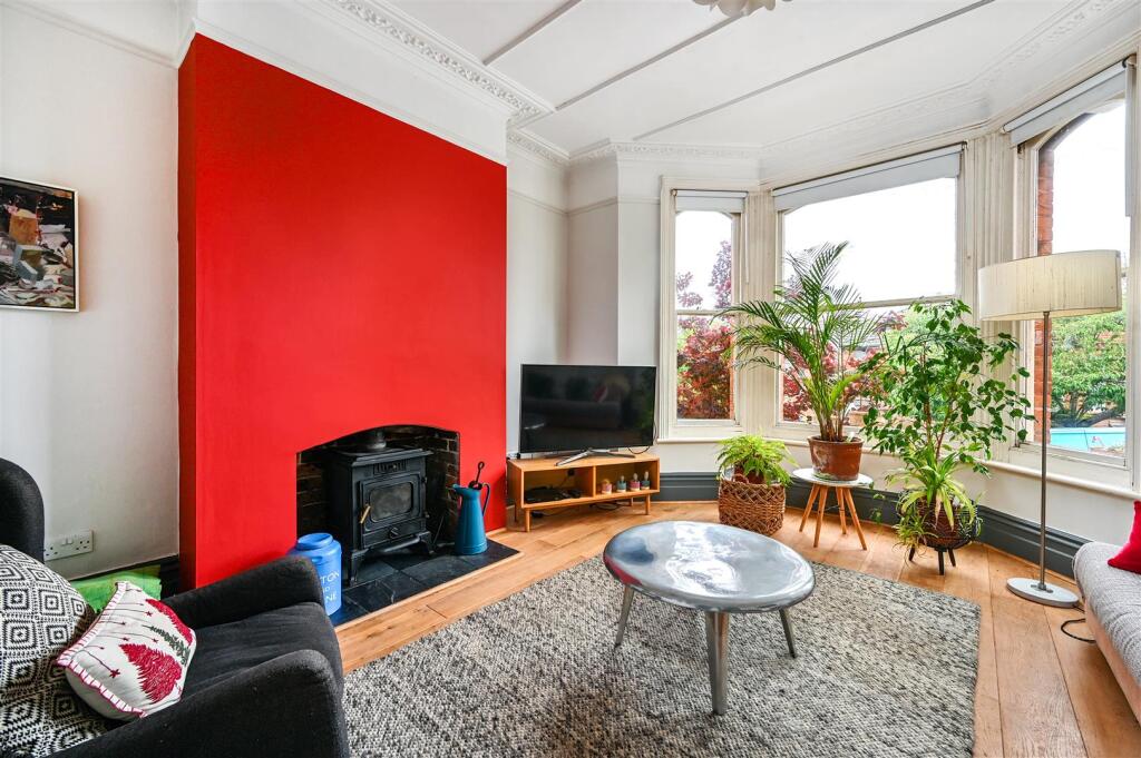 8 MILWARD CRESCENT - TN343RU (10).jpg