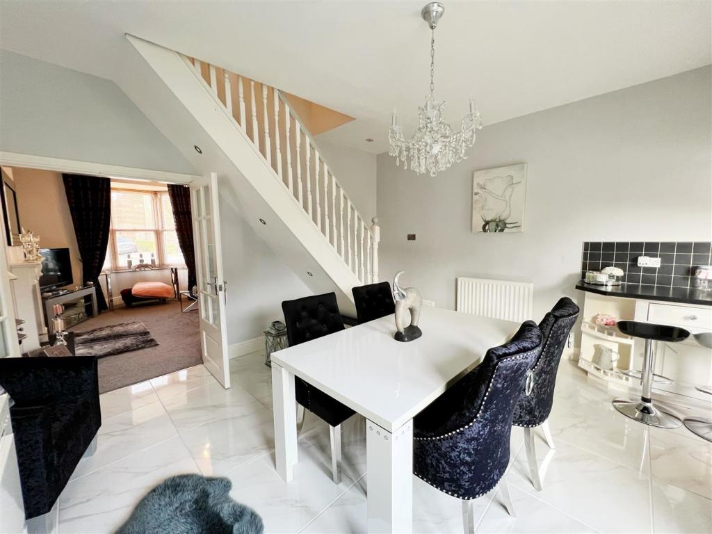 Dining Area pic 4.jpg