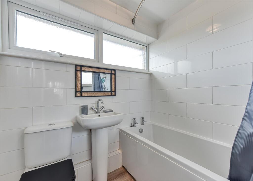 13 The Square-bathroom.jpg