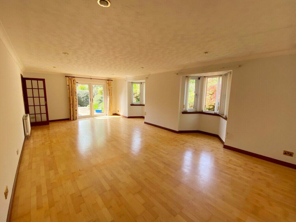 LARGE STUDIO