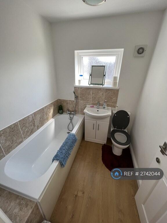 Bathroom 3 (Second Floor)