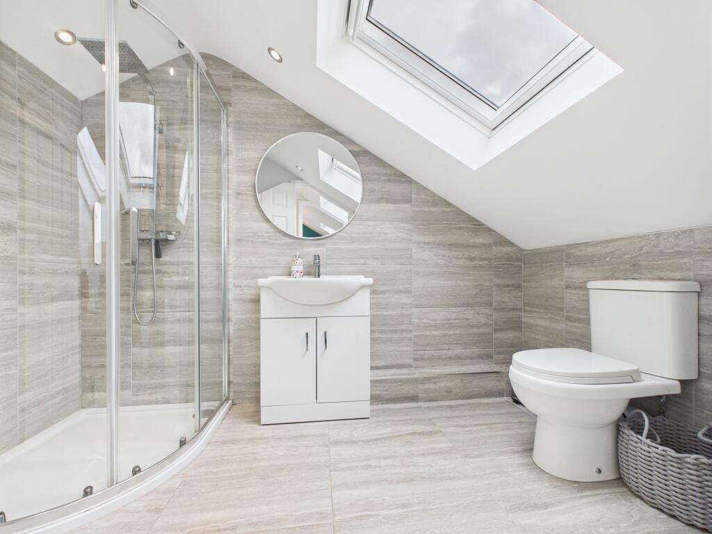 CAM02909G0-PR0458-STILL024