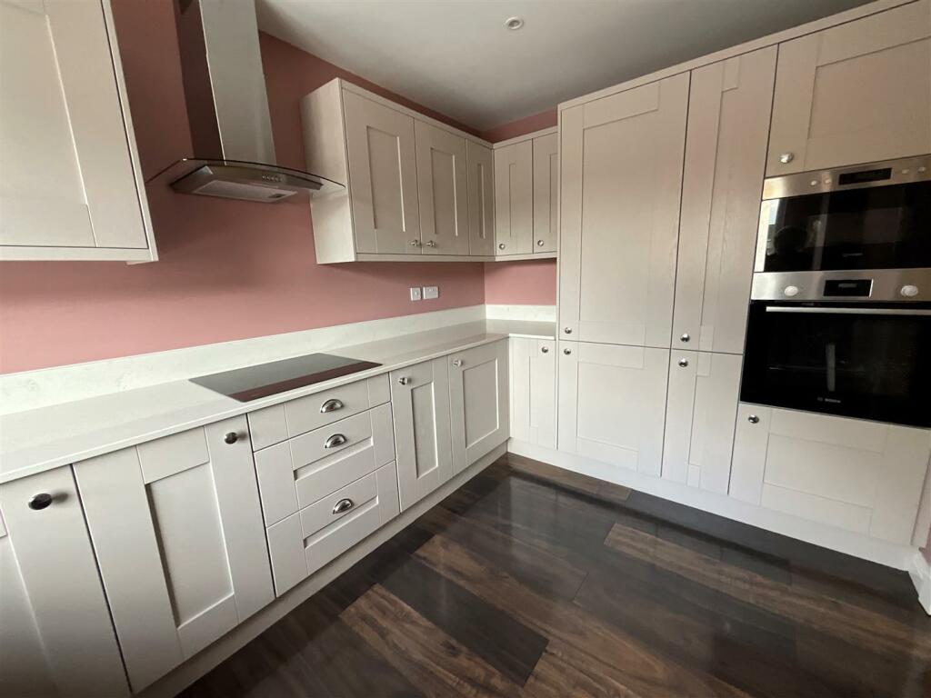 Plot 8 Kitchen 2.jpg