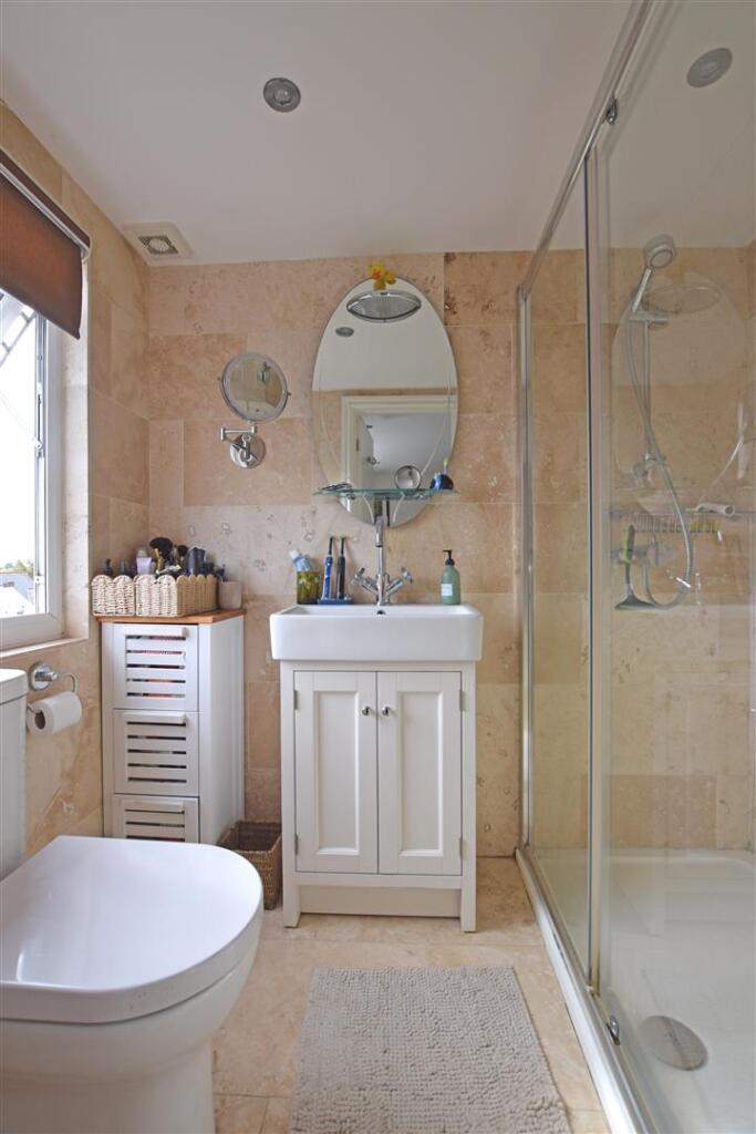 ensuite.jpg