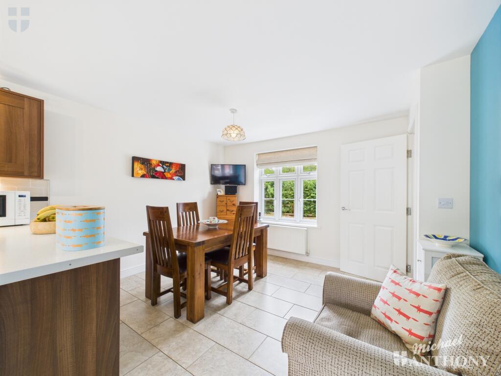 CAM03218G0-PR0735-STILL002