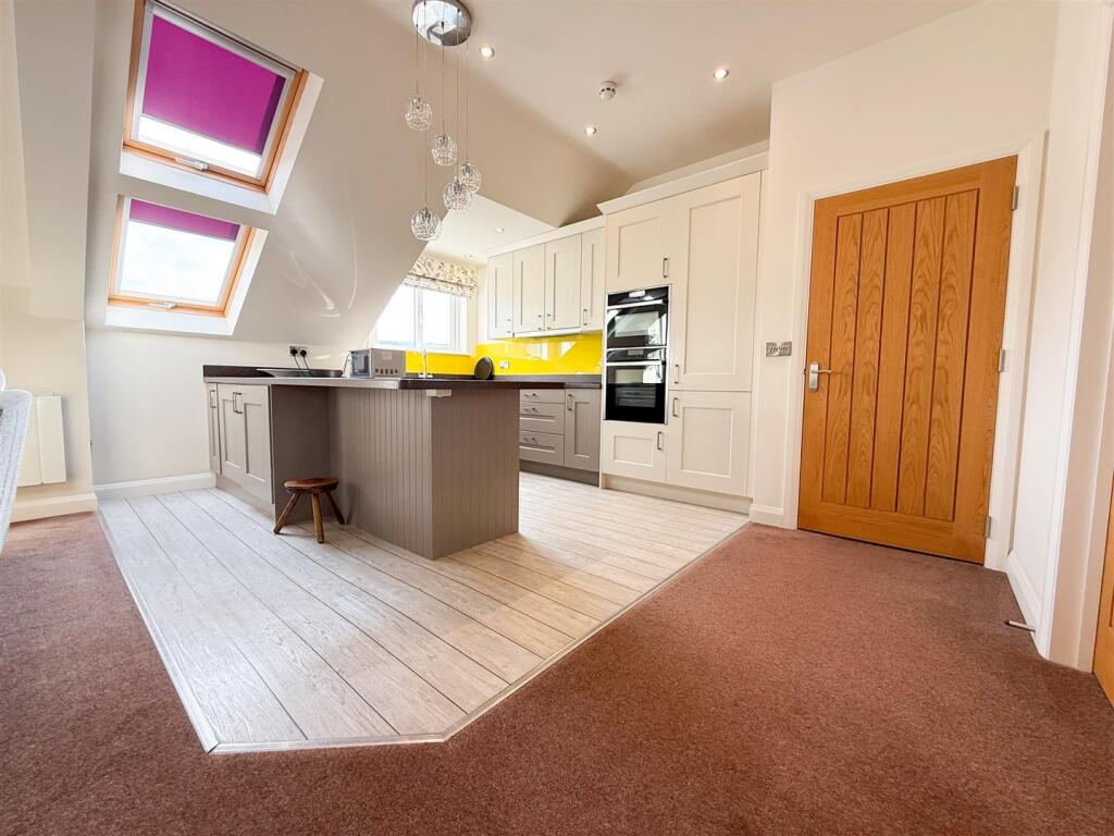 BREAKFAST KITCHEN AREA