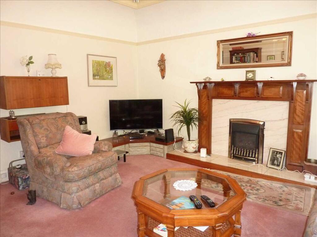 SITTING/DINING ROOM