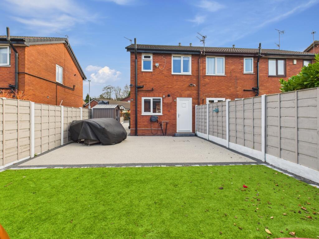 CAM03729G0-PR0186-STILL018