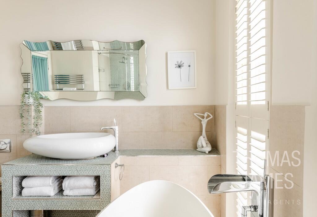 Vicars Moor Lane, bathroom with bespoke storage