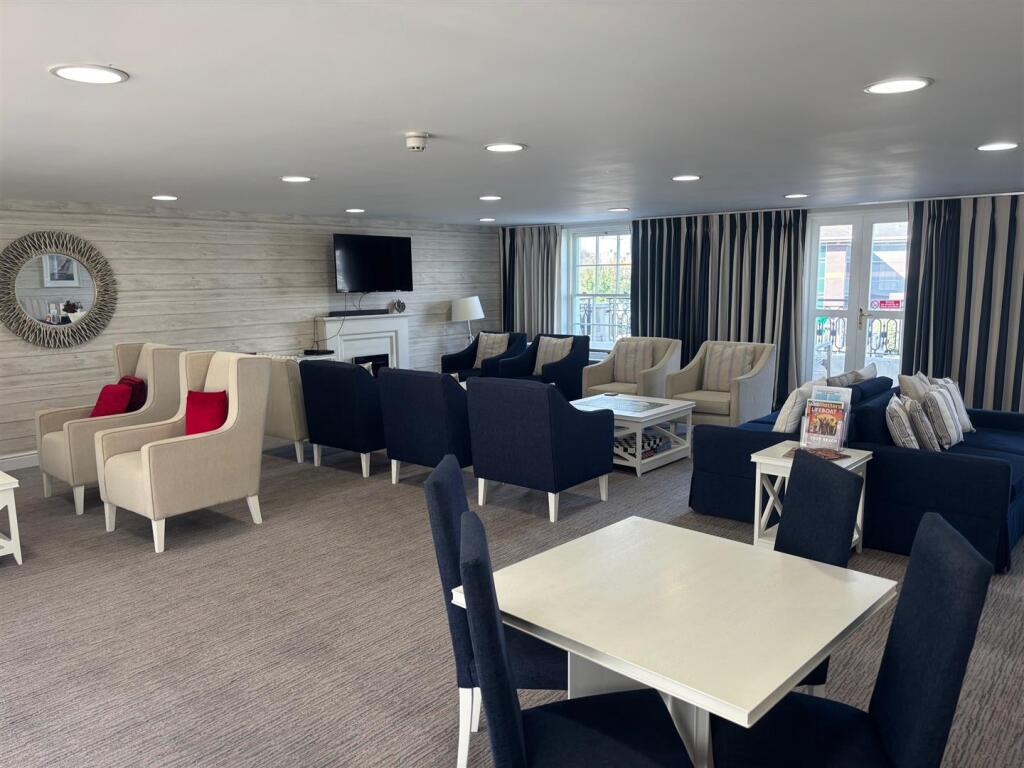 Residents Lounge.jpg