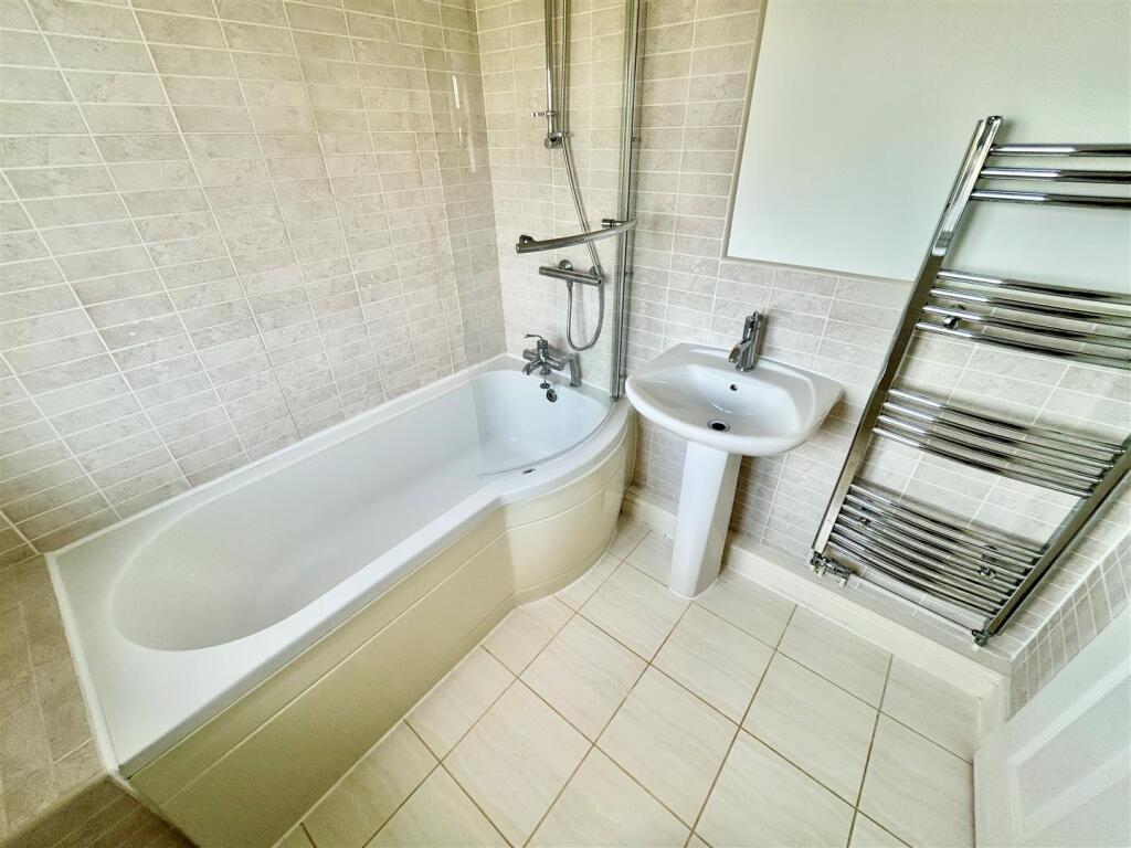 32 uffington Bathroom 1.jpg